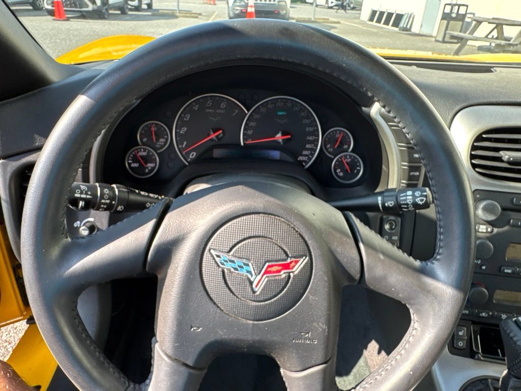 Used 2005 Chevrolet Corvette Coupe w/ Preferred Equipment Group RWD image 25