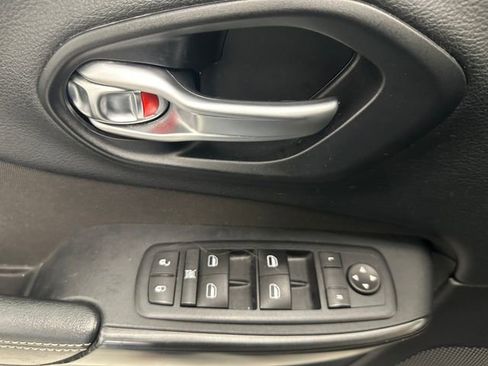 Used 2016 Jeep Cherokee Sport w/ Cold Weather Group image 17