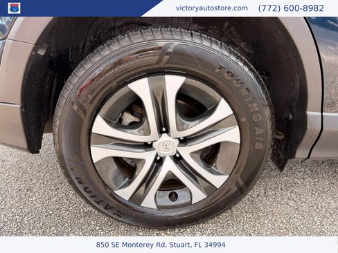 Used 2018 Toyota RAV4 LE FWD image 26