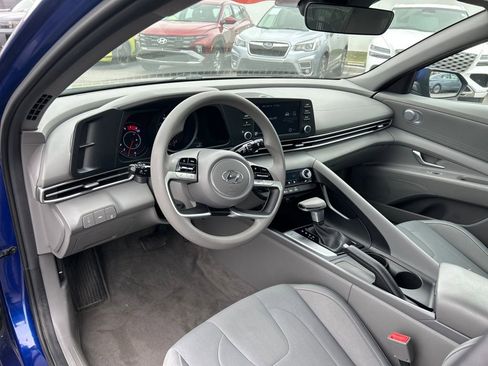 Used 2023 Hyundai Elantra SEL w/ Cargo Package image 11