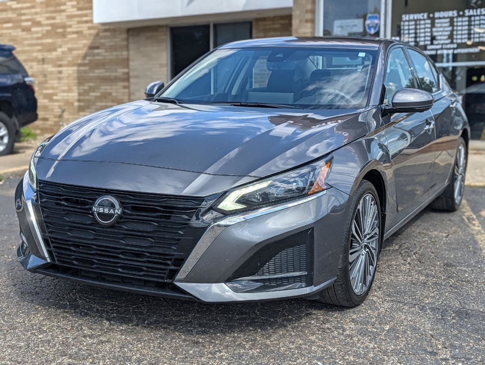 Used 2024 Nissan Altima 2.5 SL AWD/4WD image 4