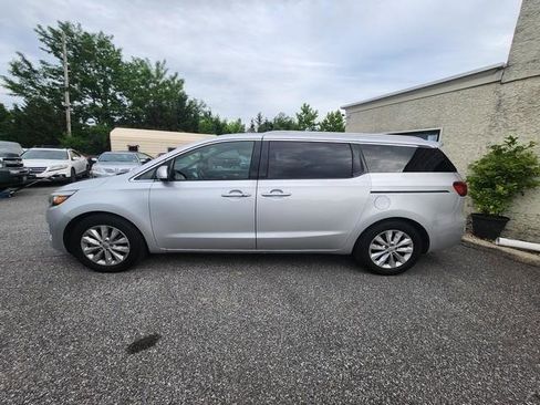 Used 2017 Kia Sedona EX FWD image 4