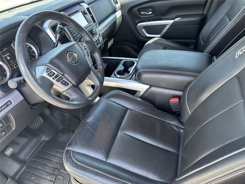 Used 2018 Nissan Titan PRO-4X w/ Pro-4x Convenience Package AWD/4WD image 10