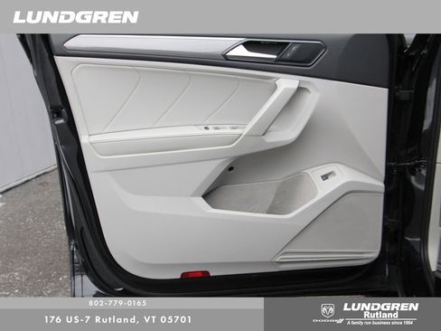 Used 2022 Volkswagen Tiguan SE R-Line image 13
