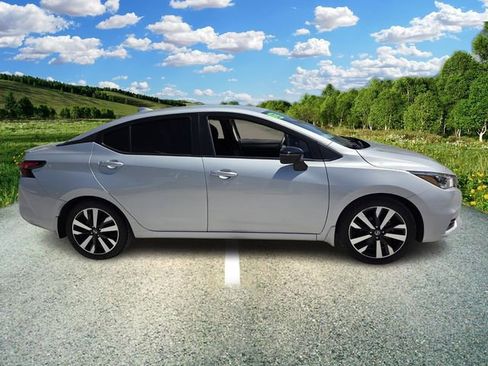 Used 2022 Nissan Versa SR image 8