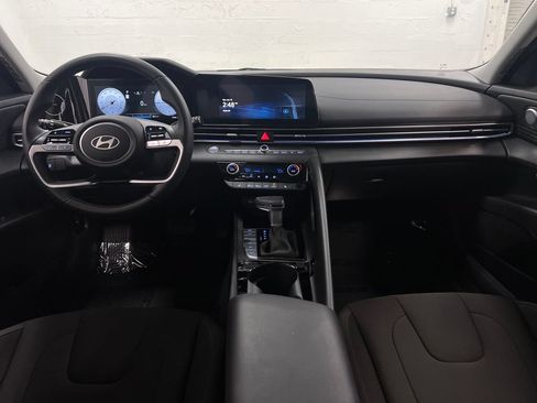 Used 2025 Hyundai Elantra SEL FWD image 13