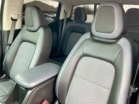 Used 2017 Chevrolet Colorado Z71 image 40