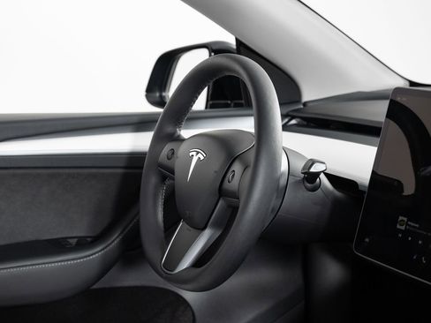 Used 2023 Tesla Model Y Long Range image 25