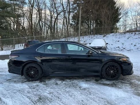 Used 2023 Toyota Camry SE image 3