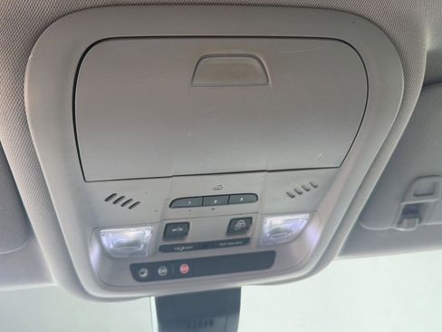 Used 2018 Chevrolet Equinox Premier image 18