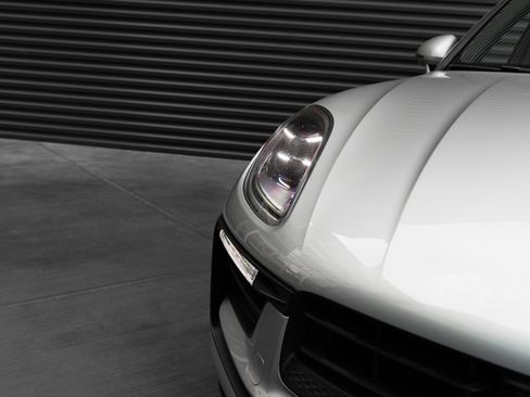 Certified 2026 Porsche Macan AWD/4WD image 37