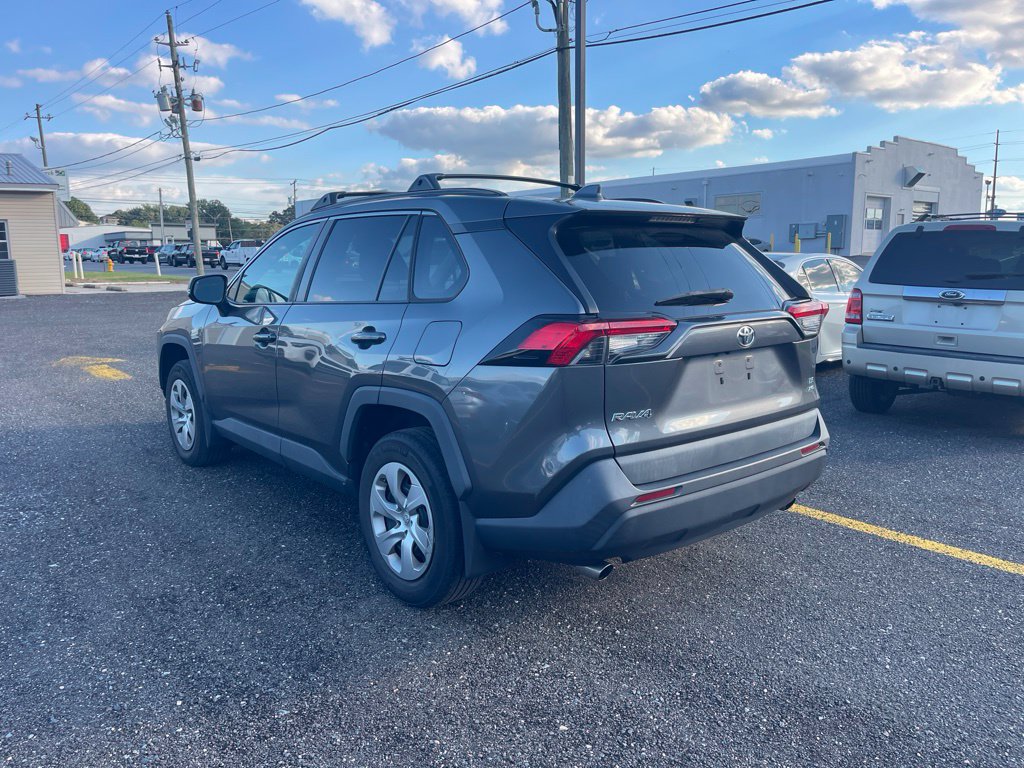 Used 2021 Toyota RAV4 LE AWD/4WD image 3