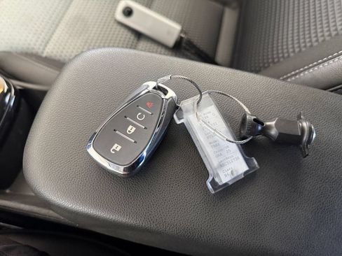 Used 2025 Chevrolet Trax LT FWD image 22