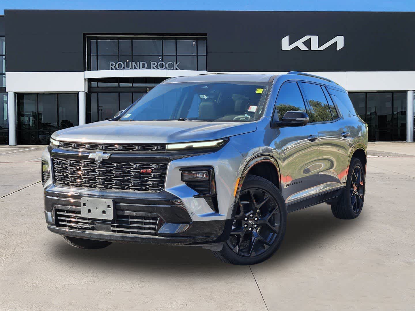 Used 2024 Chevrolet Traverse RS FWD image 1