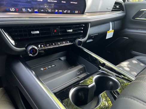 New 2026 Chevrolet Tahoe High Country AWD/4WD image 28