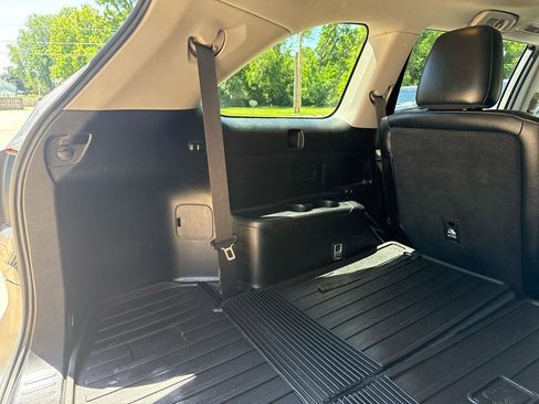 Used 2019 Toyota Highlander XLE AWD/4WD image 28