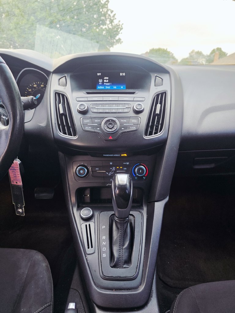 Used 2015 Ford Focus SE w/ SE Sport Package FWD image 38