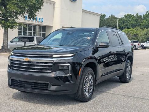 Used 2026 Chevrolet Traverse LT FWD image 7