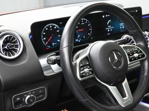 Used 2023 Mercedes-Benz GLB 250 image 17