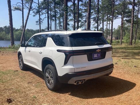 New 2026 Chevrolet Traverse LT w/ Driver Confidence Package FWD image 2