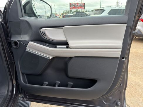 Used 2025 Ford Expedition Active AWD/4WD image 35