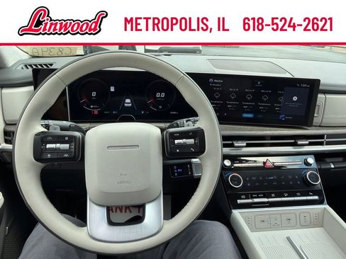 Used 2024 Hyundai Santa Fe Calligraphy AWD/4WD image 2
