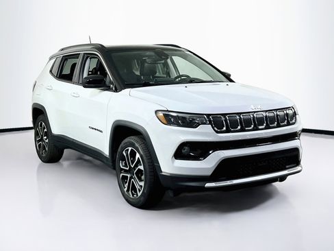 Used 2022 Jeep Compass Limited w/ Sun and Sound Group AWD/4WD image 3