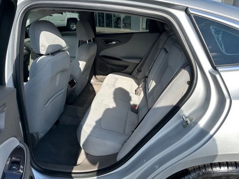 Used 2018 Chevrolet Malibu LT w/ Driver Confidence Package image 17