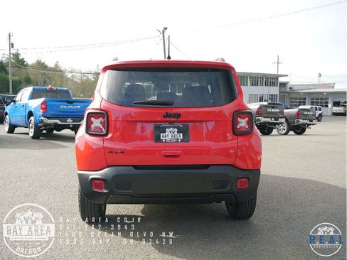 Used 2023 Jeep Renegade Latitude image 4