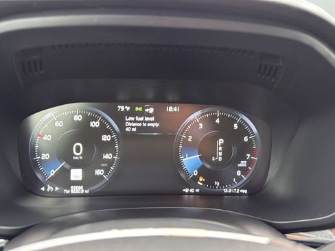 Used 2019 Volvo XC60 T5 Momentum w/ Multimedia Package AWD/4WD image 13