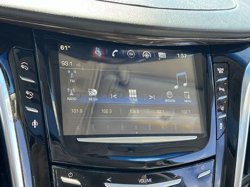 Used 2018 Cadillac Escalade Premium Luxury RWD image 26