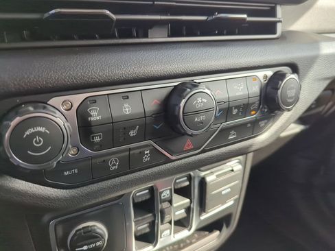 New 2025 Jeep Gladiator Sport image 18