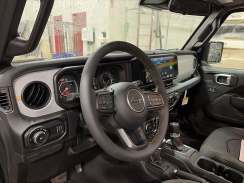 Used 2024 Jeep Wrangler Unlimited Sport AWD/4WD image 12