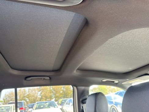 Used 2025 Mercedes-Benz GLB 250 image 10