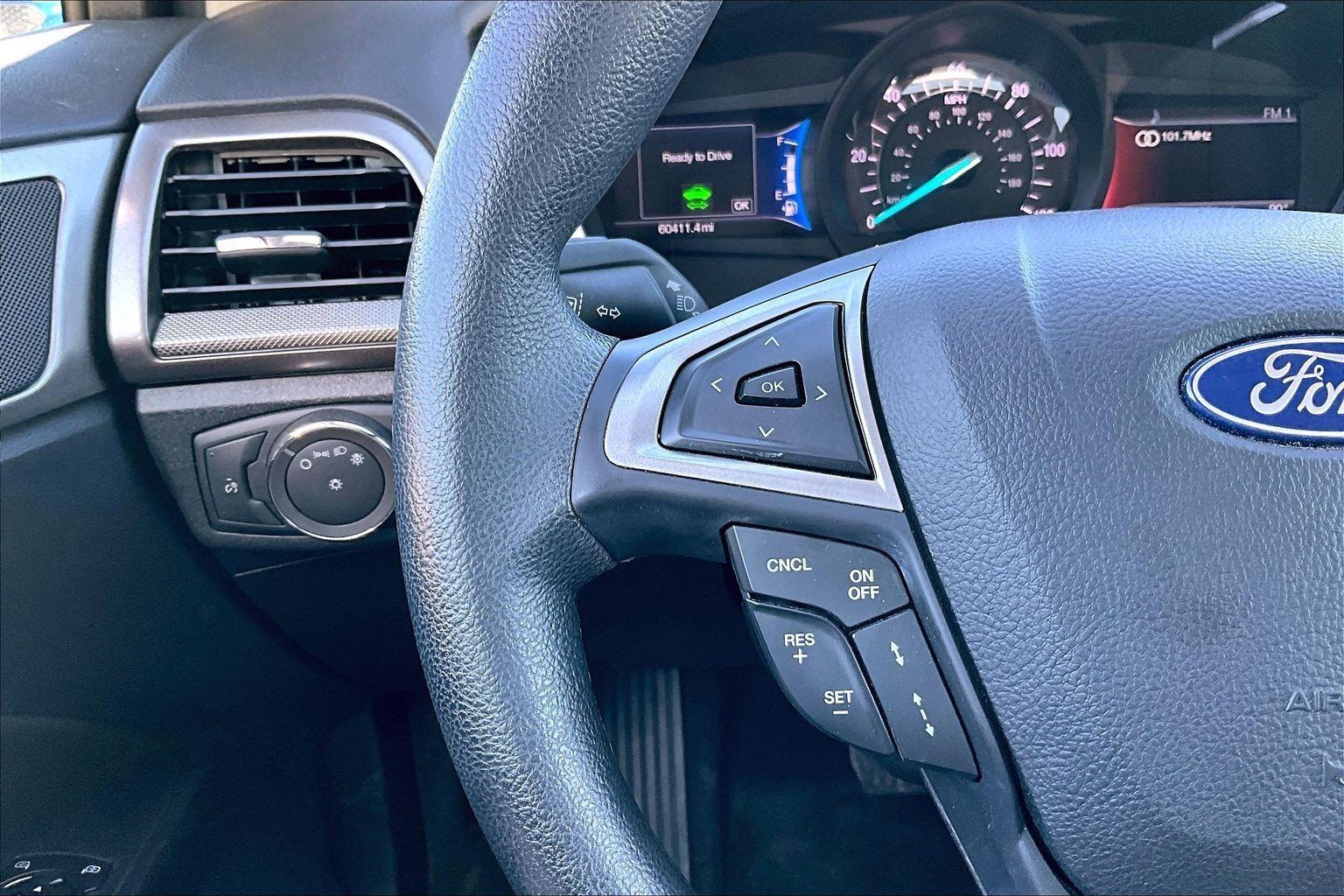 Used 2020 Ford Fusion SE FWD image 19
