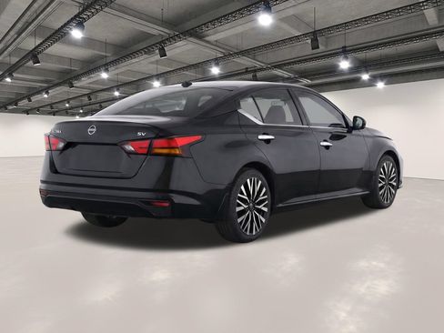 Used 2024 Nissan Altima 2.5 SV FWD image 4