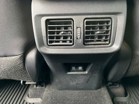 Used 2021 Toyota Venza LE w/ Carpet Mat Package (TMS) image 35