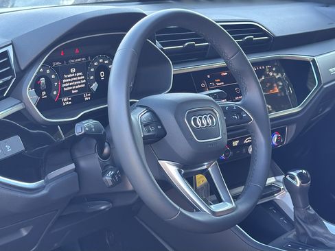 Certified 2025 Audi Q3 2.0T Premium image 10