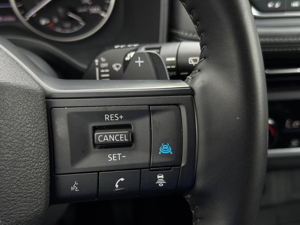 Certified 2025 Nissan Rogue SV FWD image 18