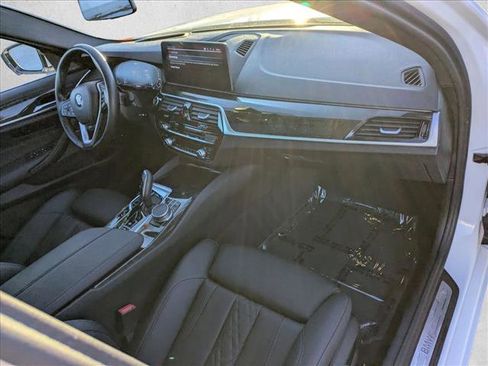Certified 2023 BMW 530e xDrive w/ Premium Package image 21