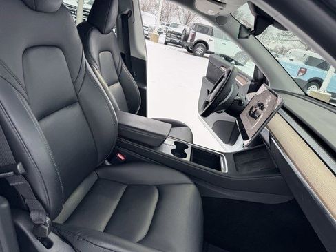 Used 2025 Tesla Model Y Long Range image 29