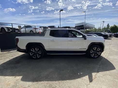 Used 2025 GMC Sierra EV Denali AWD/4WD image 7