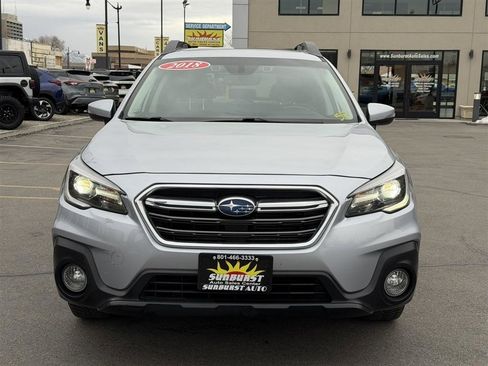 Used 2018 Subaru Outback 2.5i Limited image 2