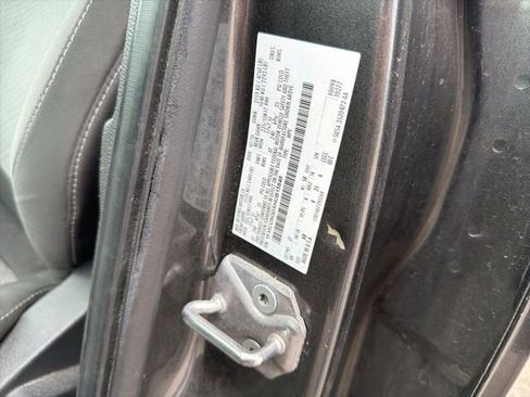 Used 2017 Ford Escape SE w/ SE Cold Weather Package AWD/4WD image 23