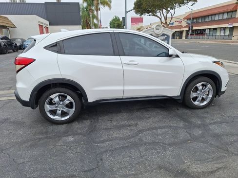 Used 2022 Honda HR-V LX image 9