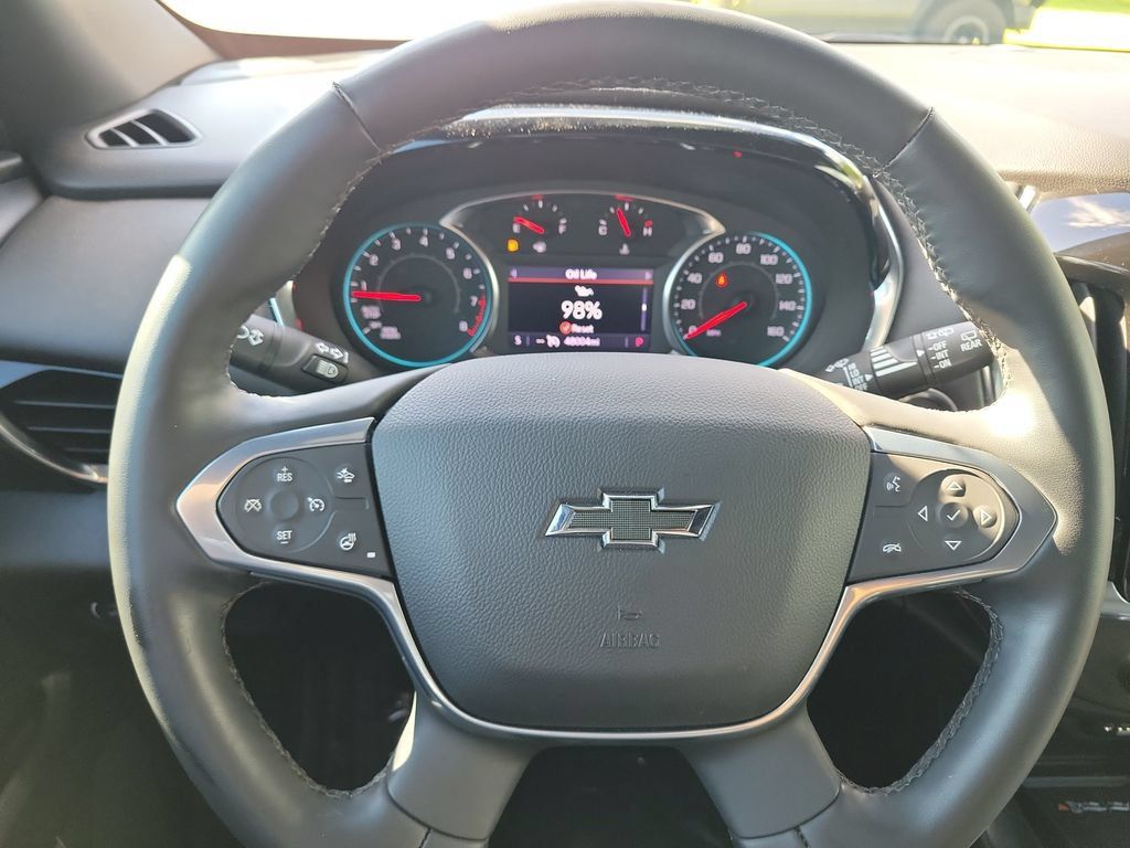 Used 2023 Chevrolet Traverse RS FWD image 8