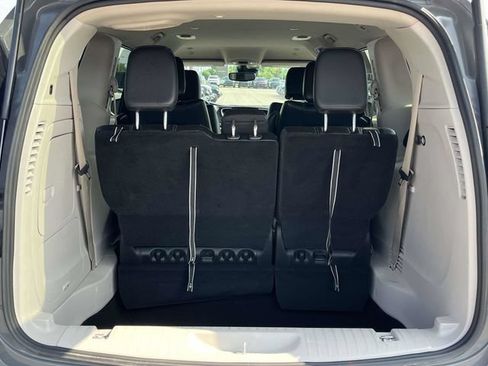 Used 2023 Chrysler Pacifica Touring-L FWD image 20
