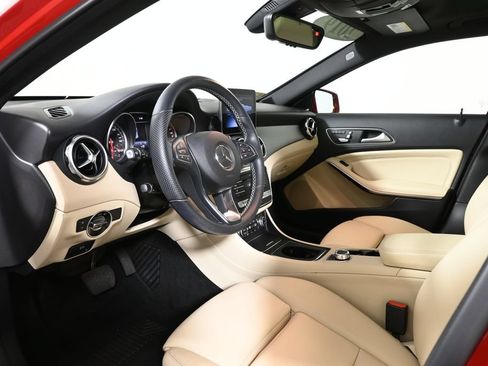 Used 2019 Mercedes-Benz GLA 250 4MATIC image 15
