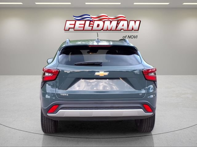 Used 2025 Chevrolet Trax LT w/ Driver Confidence Package FWD image 4