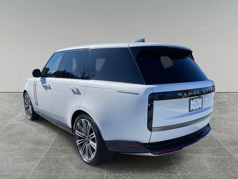 Used 2023 Land Rover Range Rover SE image 3